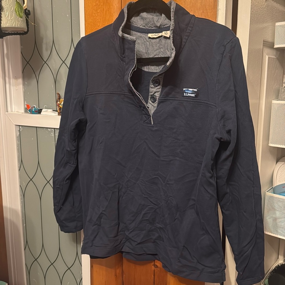 Cozy llbean pull over in navy, size L